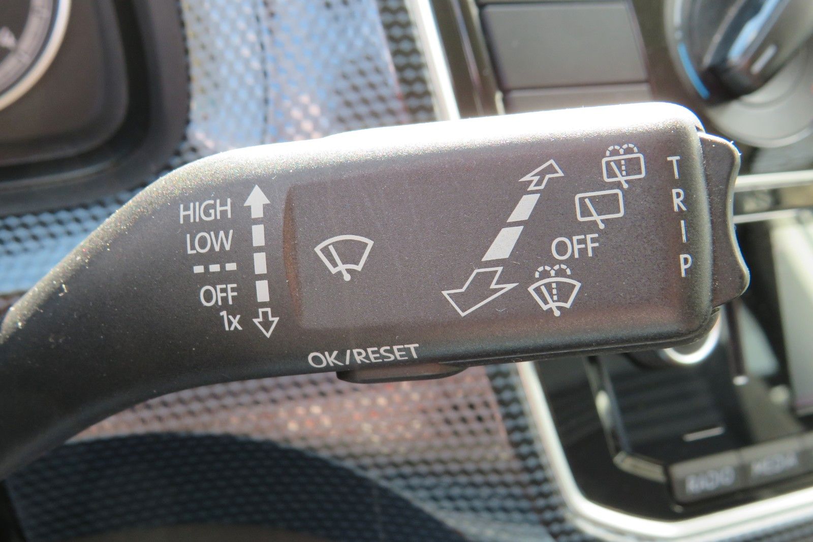 Fahrzeugabbildung Volkswagen up! 4 TÜREN KLIMA TELVOR DAB KAMERA PDC GRA 1.H