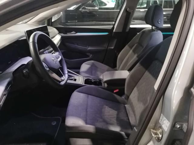Fahrzeugabbildung Volkswagen Golf VIII Life 2.0 TDI Kamera ACC LED Keyless