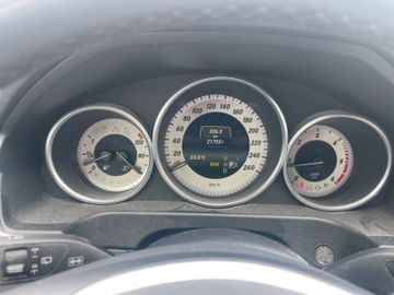 Mercedes E 220 - 7