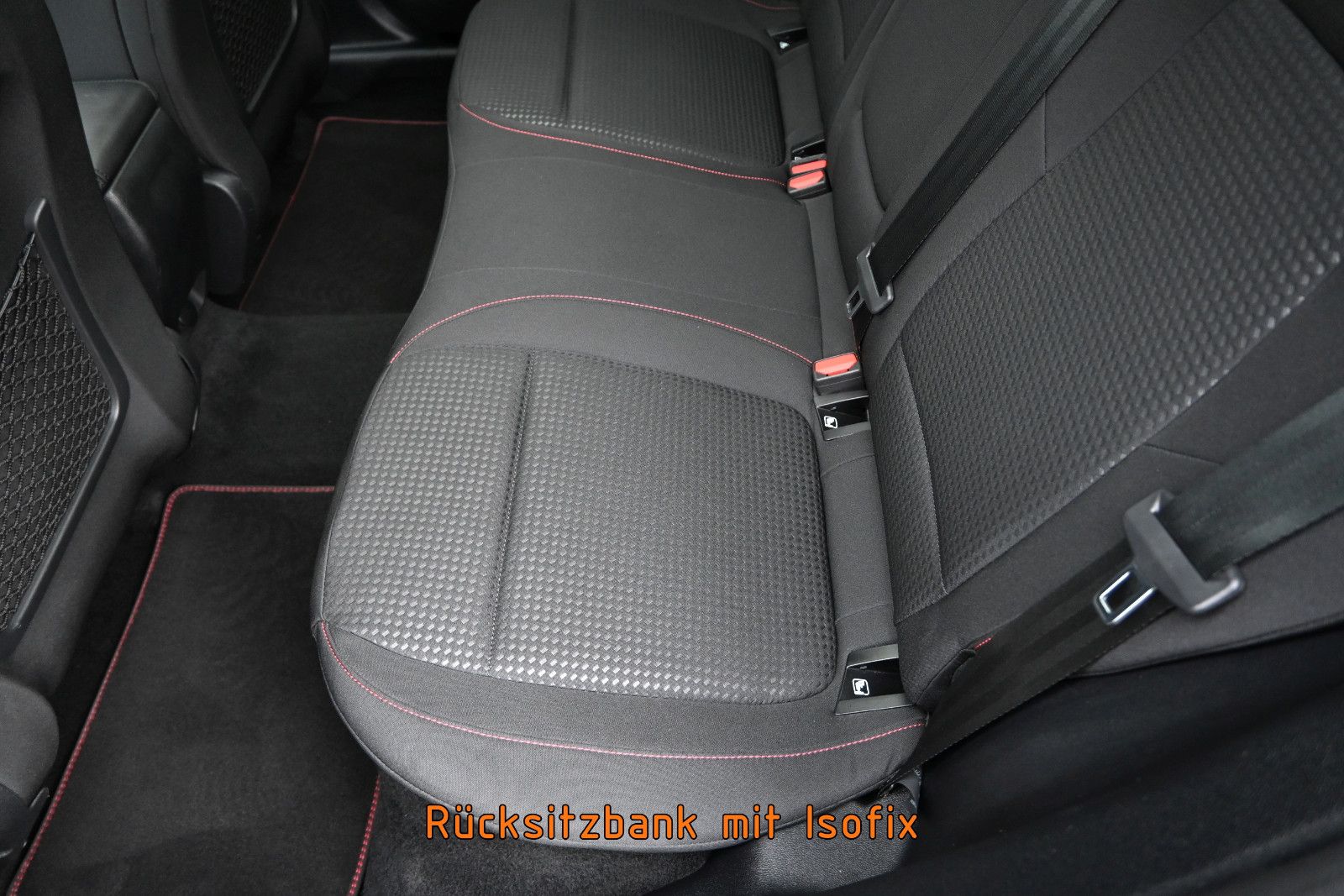 Fahrzeugabbildung Ford Focus 1.5D ST-Line X °ACC°B&O°HUD°PANO°STANDHEIZ