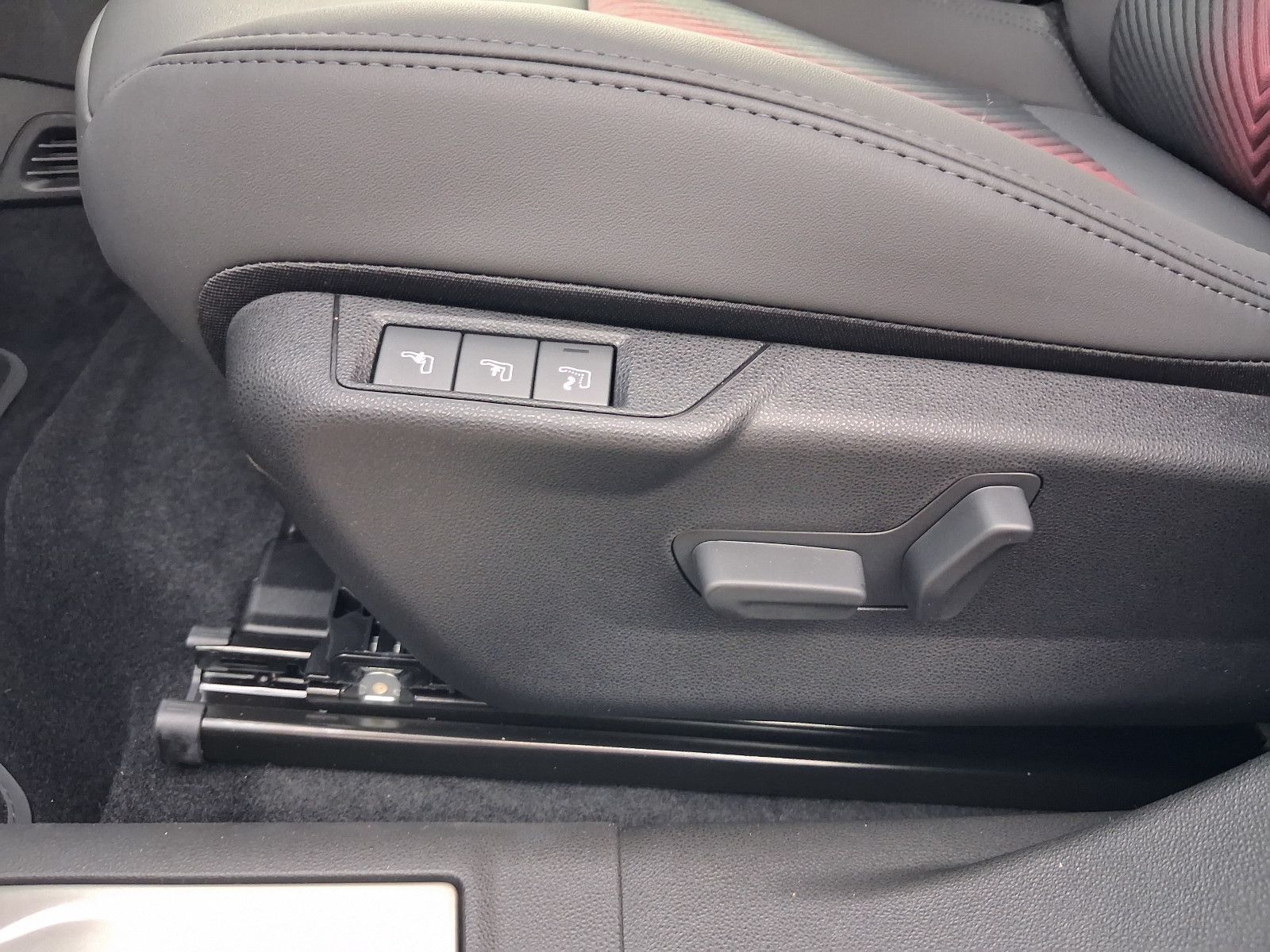 Fahrzeugabbildung Alfa Romeo Junior Ibrida 1.2 VGT 48V-Hybrid 107 kW Ti