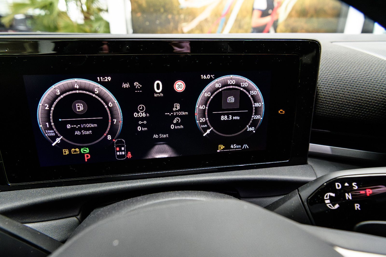 Fahrzeugabbildung Volkswagen T-Roc 1.5 eTSI  Style+IQ-Light+AHK+5 Jahre Gar.