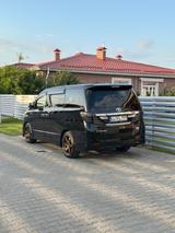 Toyota Alphard - Toyota mit Hybrid-Antrieb: Van