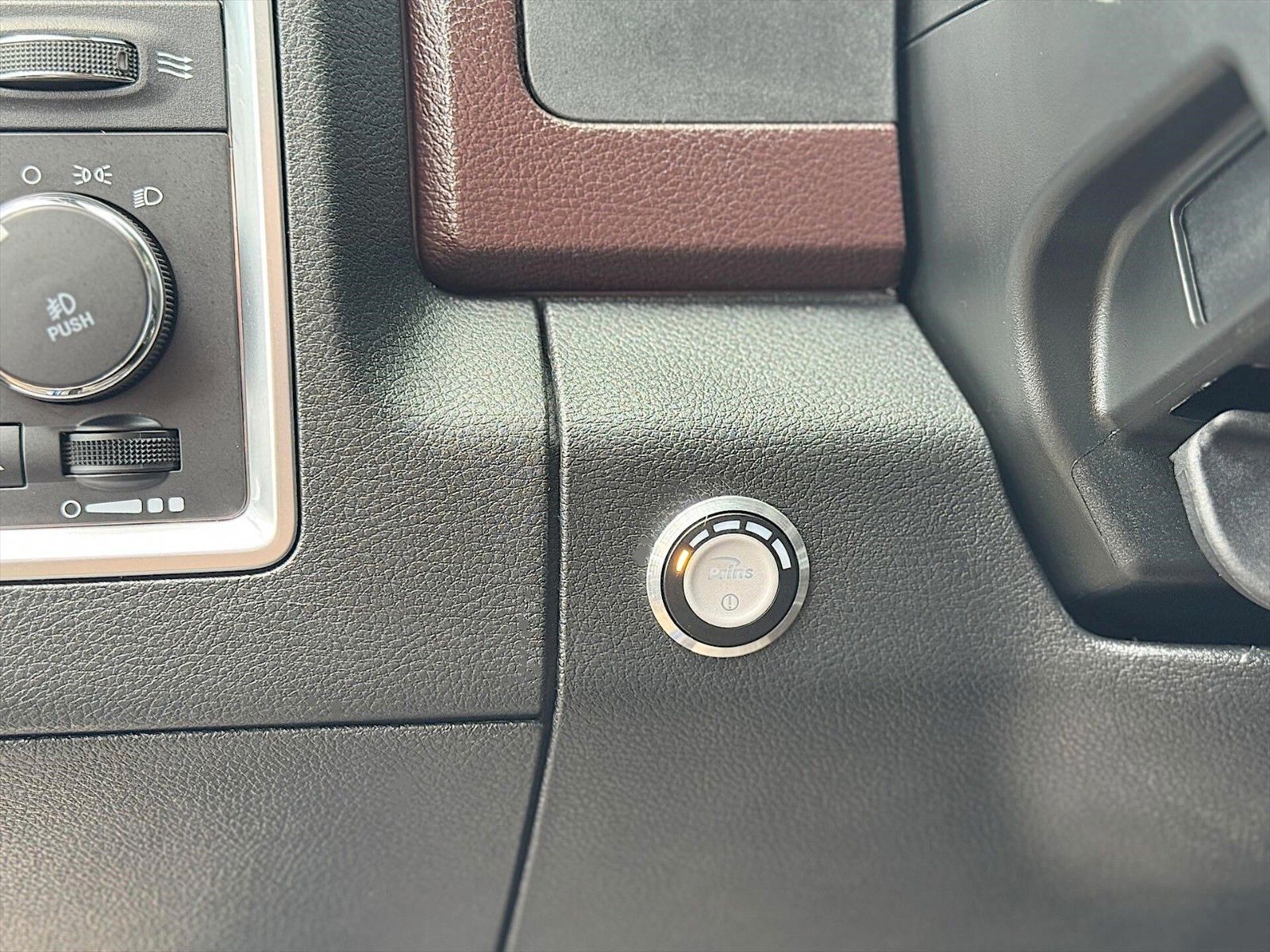 Fahrzeugabbildung Dodge RAM 5.7 V8 HEMI SPORT CrewCab 6 Sitze LPG PRINS