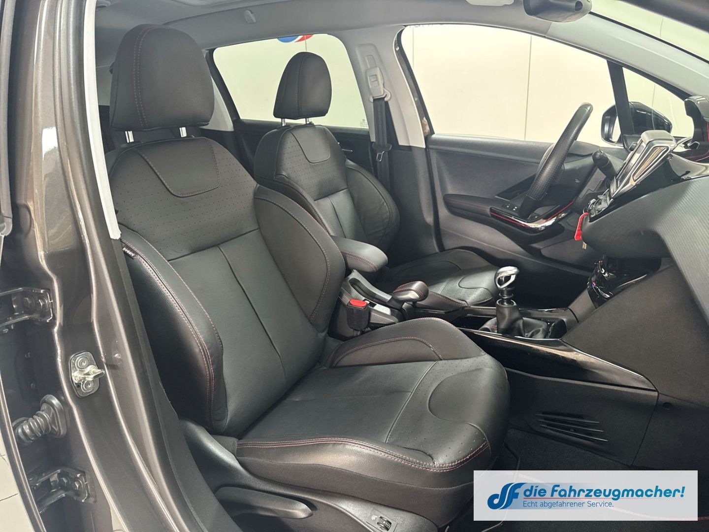 Fahrzeugabbildung Peugeot 2008 GT-LINE Allure Panorama Navi Leder ACC 2-Zo