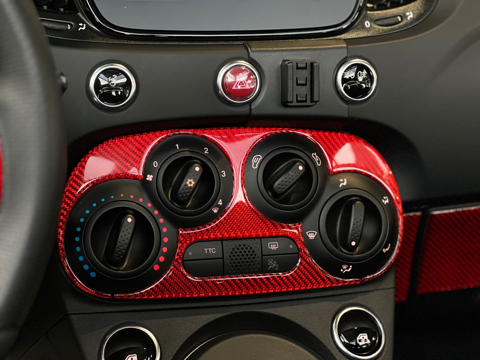 Fahrzeugabbildung Abarth 695C Cabrio Aut. KLIMA CARPLAY RFK ALU