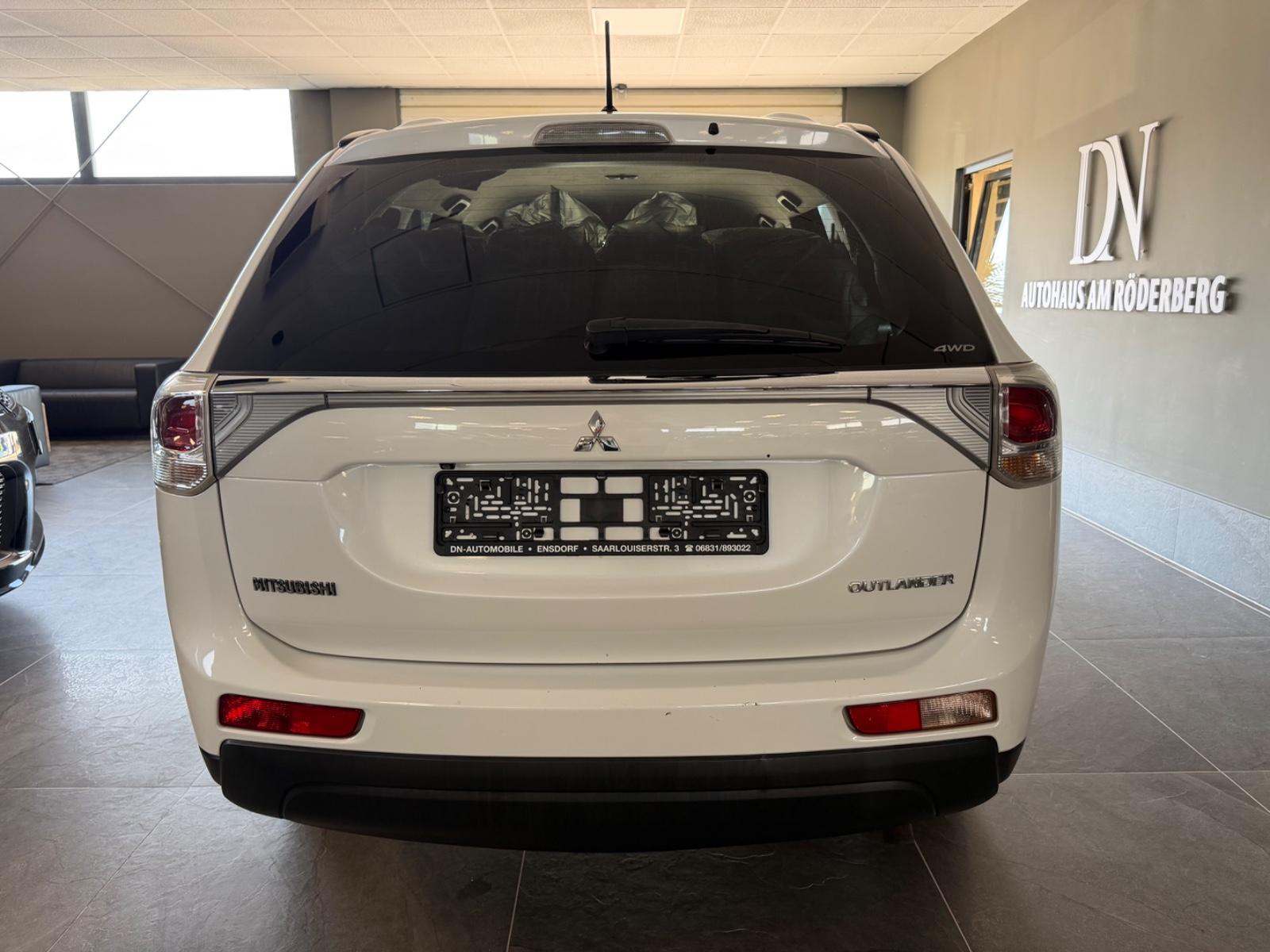 Mitsubishi Outlander Intense Premium  4WD °7Sitze/Leder/Nav