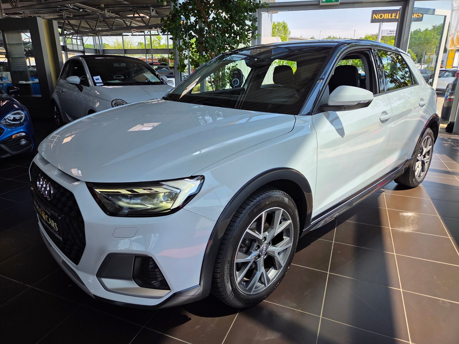 Fahrzeugabbildung Audi A1 citycarver 30 TFSI LED GRA NAV PDC SHZ ALU