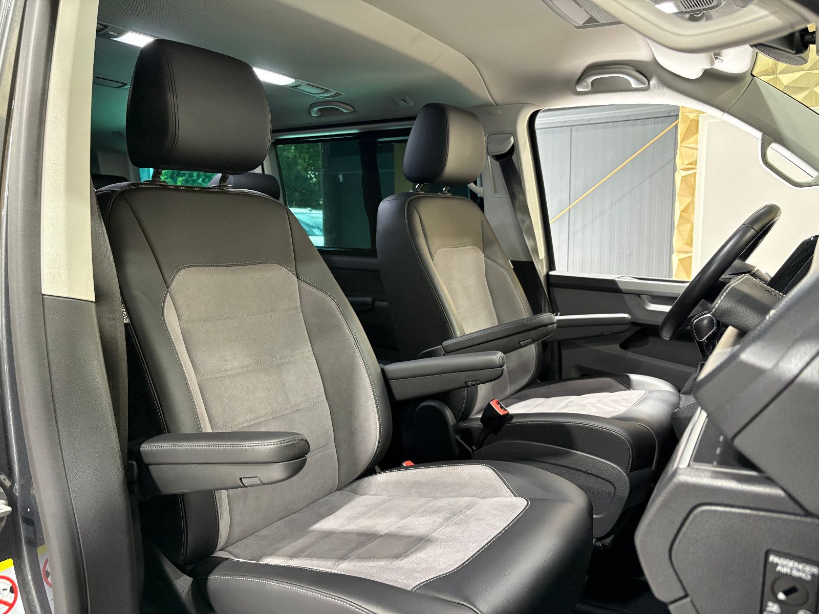 Fahrzeugabbildung Volkswagen T6.1 Transporter Multivan Edition 4MOTION/7-SITZ