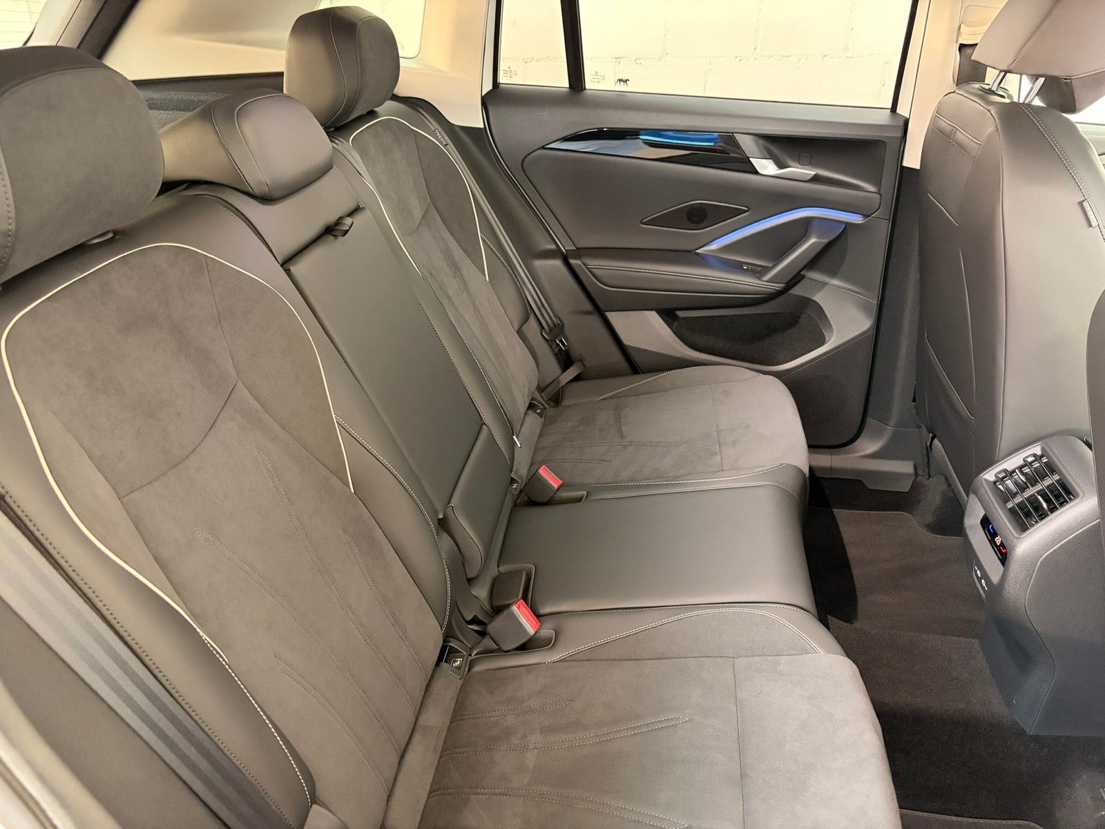 Fahrzeugabbildung Volkswagen Tiguan Elegance 1.5 eTSI DSG +ACC +IQ.Light +AHK