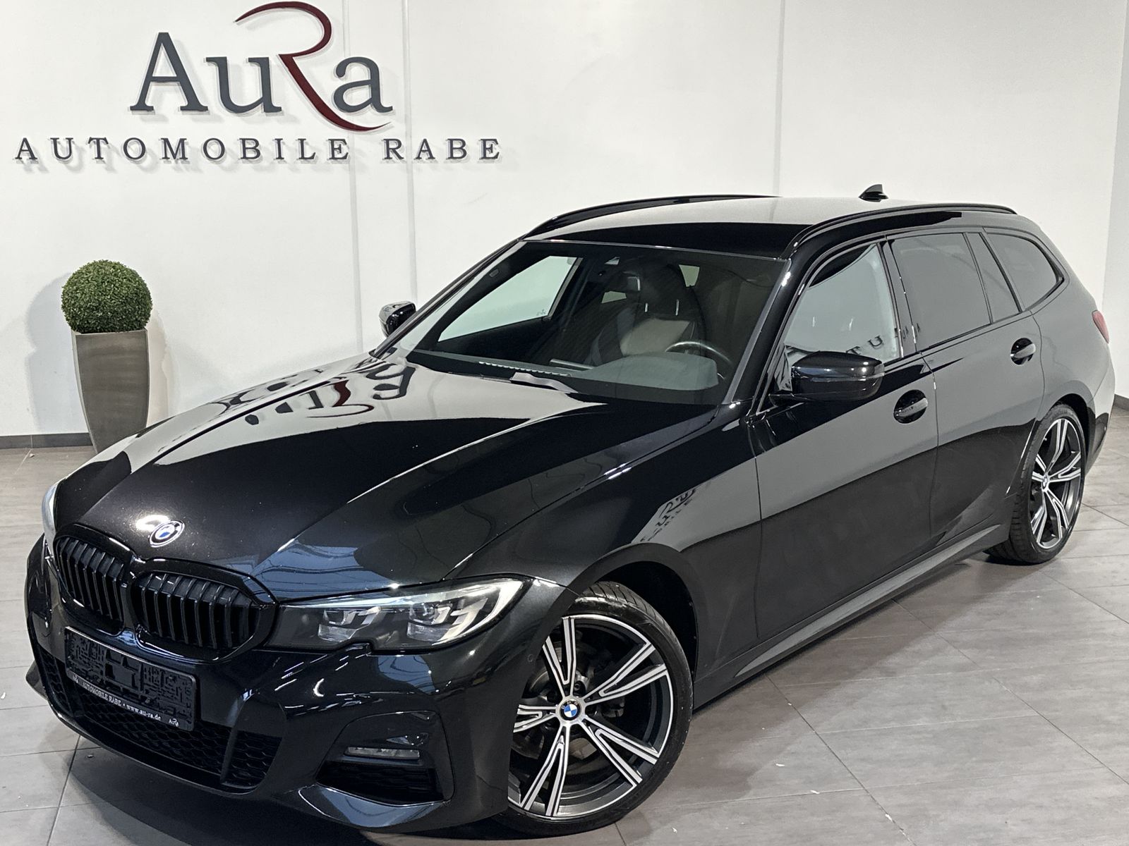 Fahrzeugabbildung BMW 320d Touring M-Sport NAV+LED+KAMERA+19ZO+HIFI+VC