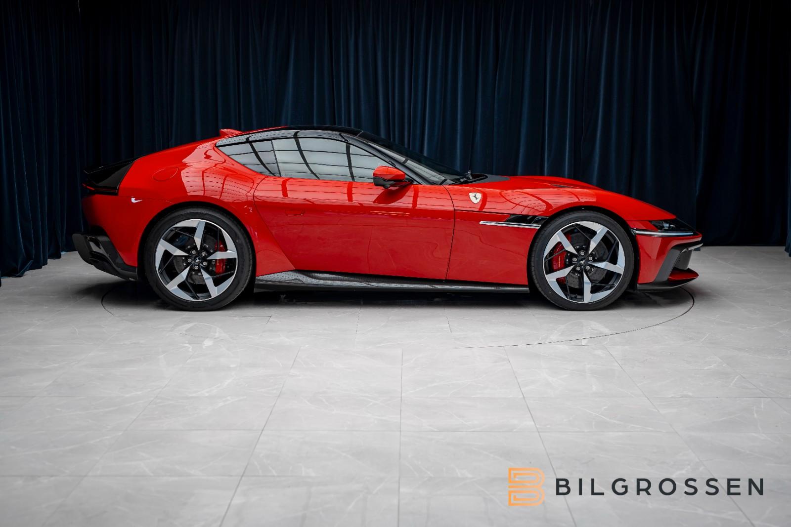 Ferrari Coupe 6.5 V12 CARBON LIFT PASSENGER DISPLAY