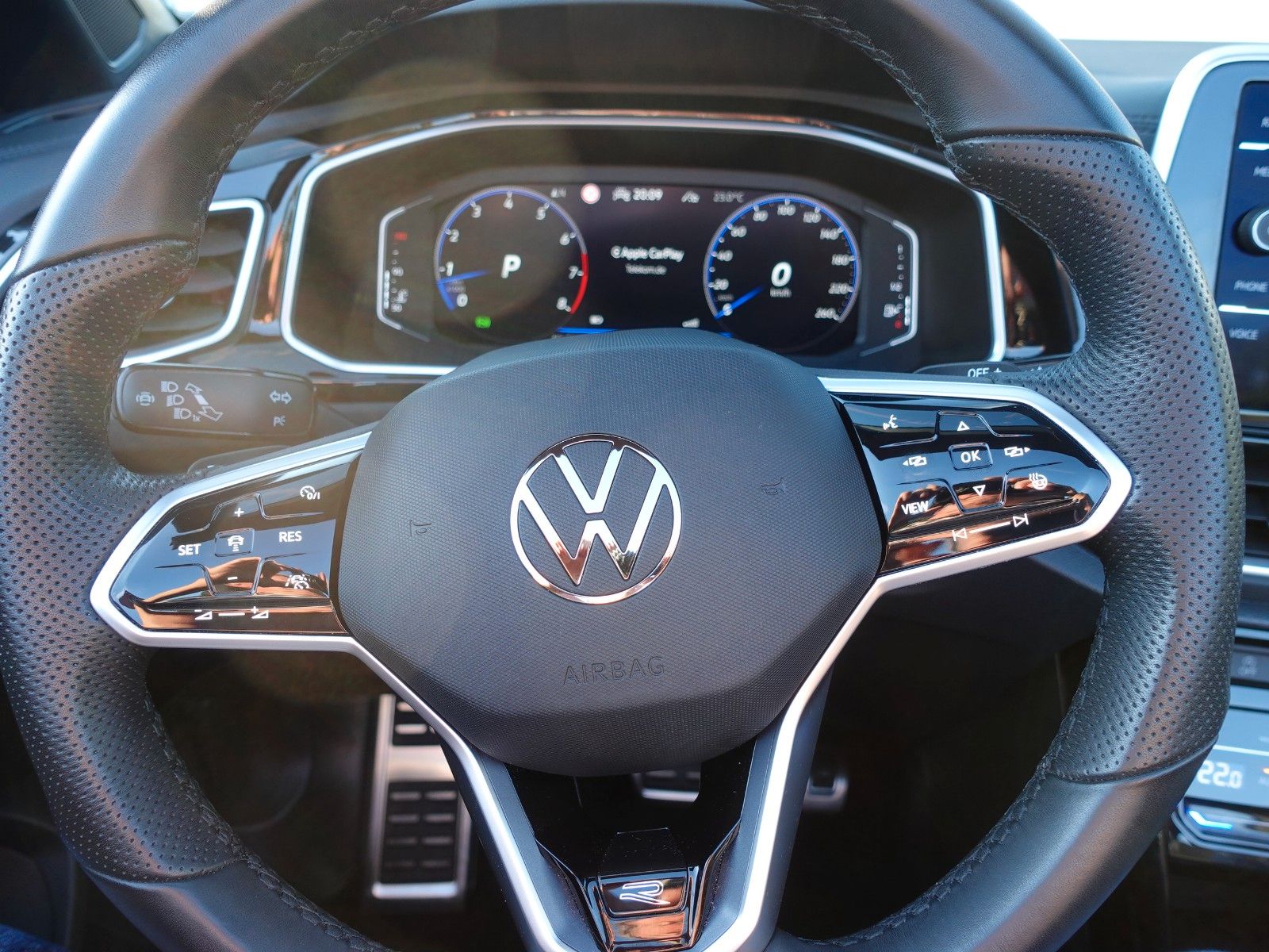 Fahrzeugabbildung Volkswagen T-Roc Cabriolet 1.5 TSI DSG R-Line AHK/Matrix/