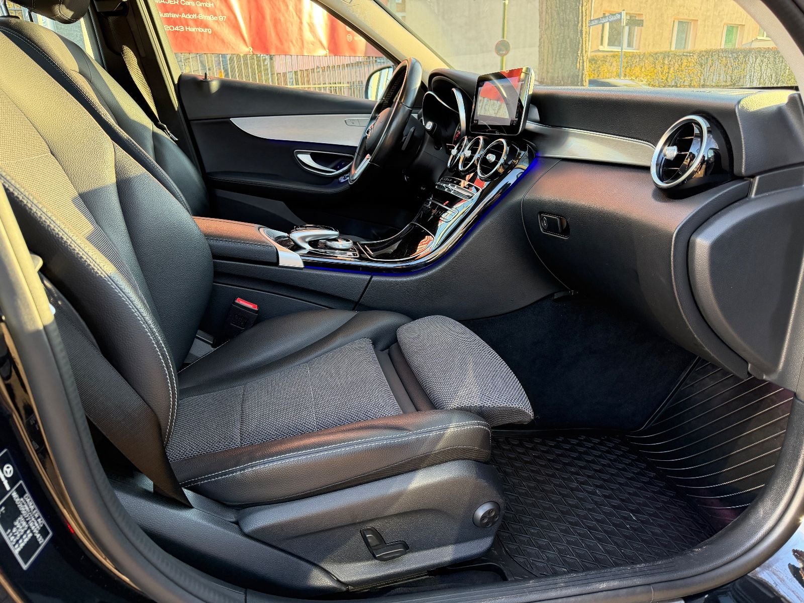 Fahrzeugabbildung Mercedes-Benz C 200 Lim. Avantgarde*SCHIEBEDACH*LED*ACC*TEILLE