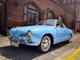 Volkswagen Karmann Ghia - blaue Volkswagen Karmann Ghia