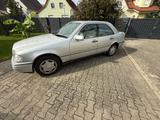 Mercedes-Benz C 220 ELEGANCE Elegance - Mercedes-Benz C 220 mit Benzin-Antrieb: Limousine, Automatik