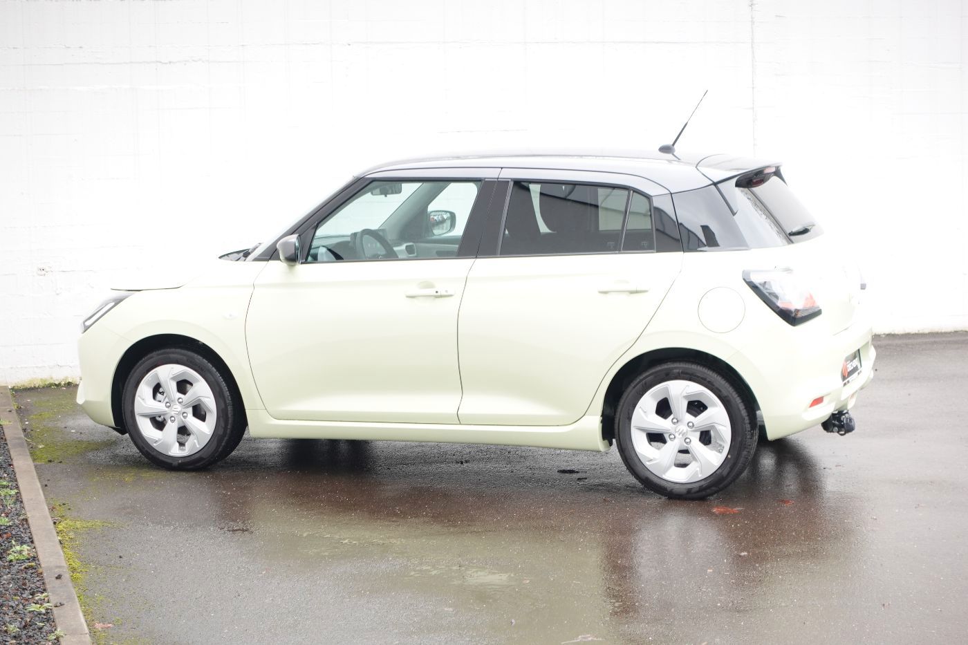 Fahrzeugabbildung Suzuki Swift 1.2 Comofrt AHK,LED,Navi,ACC,Kam.,KeyLess