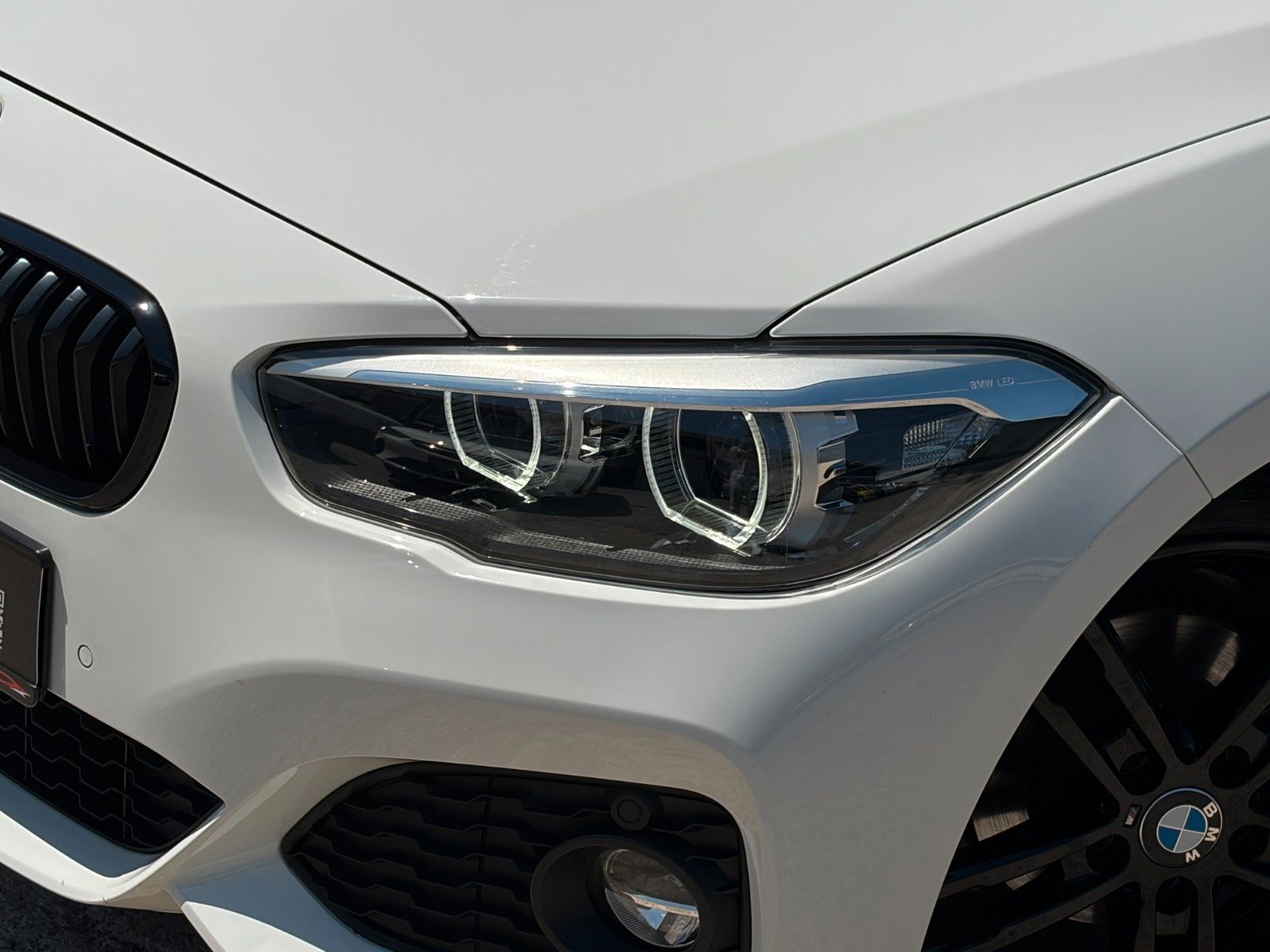 Fahrzeugabbildung BMW 118i M Sport Shadow Navi SHZ PDC LED BT HiFi