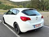 Opel Astra J Lim. 5-trg. Design Edition AHK*PDC*SHZ - Opel Astra: Design