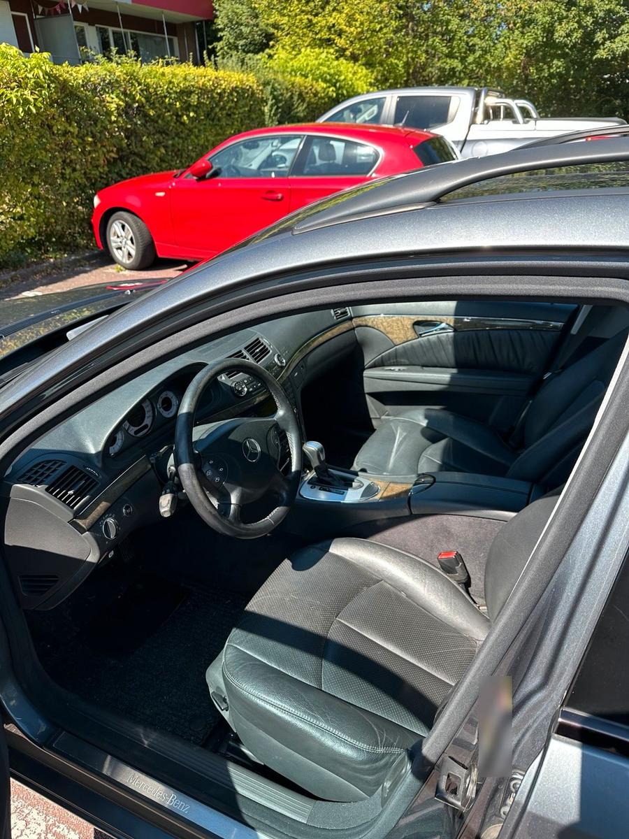 Mercedes-Benz E320 2005 — photo 6
