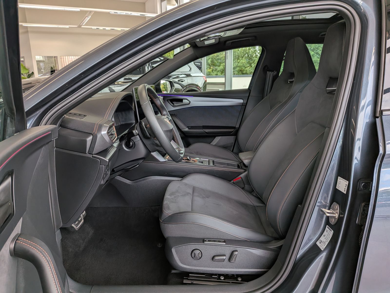 Fahrzeugabbildung CUPRA Leon 1.5 eTSI Dynamic-Edge-Paket Pano Cam AHK 18