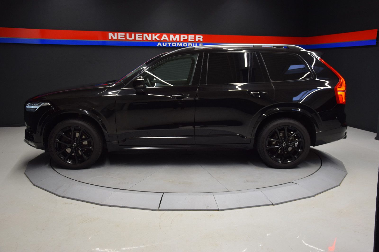 Fahrzeugabbildung Volvo XC 90 Momentum AWD ACC HUD PANO VZE Vollleder