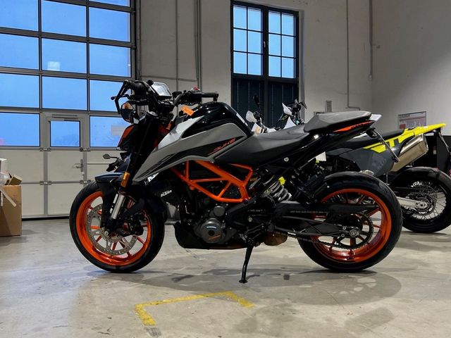 KTM Duke 390 MY 22 - Günstiger Unfallschaden!