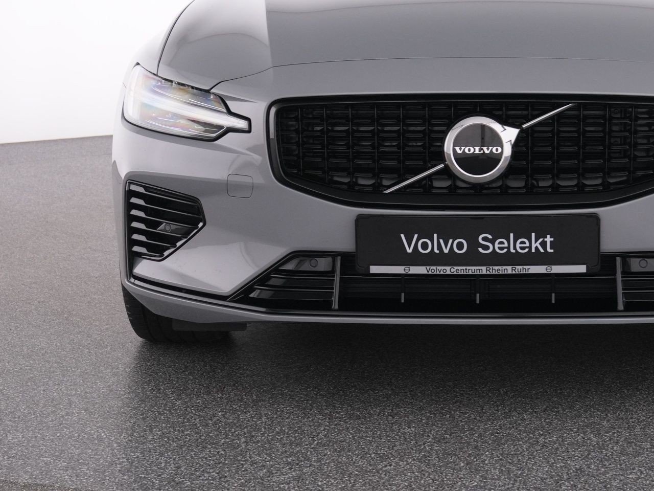 Volvo V60 T8 Recharge Plus Dark+AHK+WINTERPAK+LM18 foto 17