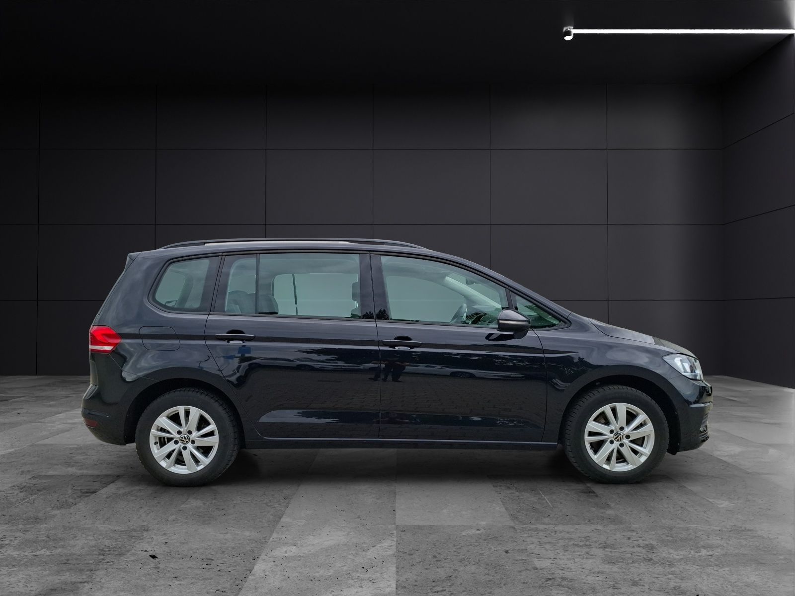 Fahrzeugabbildung Volkswagen Touran TSI Comfortline 7-Si Navi AID ACC PDC SH