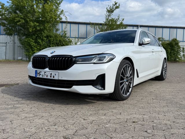 BMW 520d xDrive Touring A Mild Hybrid