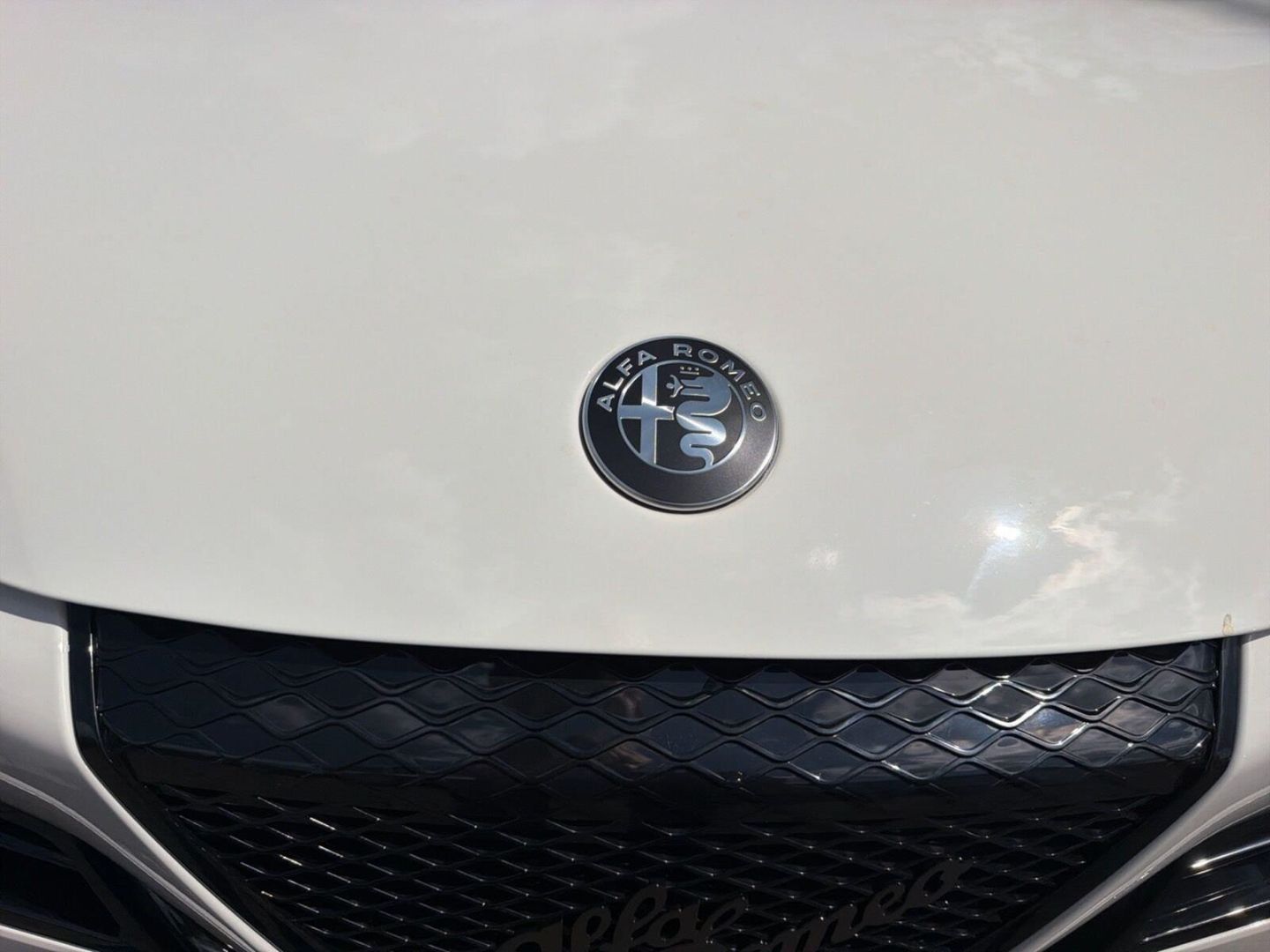 Fahrzeugabbildung Alfa Romeo Junior Ibrida Sport Speciale 1,2 VGT 107kW MY26
