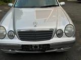 Mercedes-Benz E 240 ELEGANCE Elegance - Mercedes-Benz E-Class aus 2000
