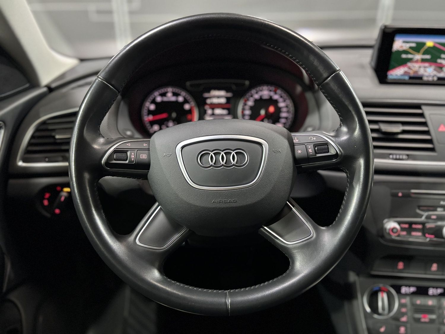 Fahrzeugabbildung Audi Q3 1.4 TFSI #LED#AHK#PDC#Keyless