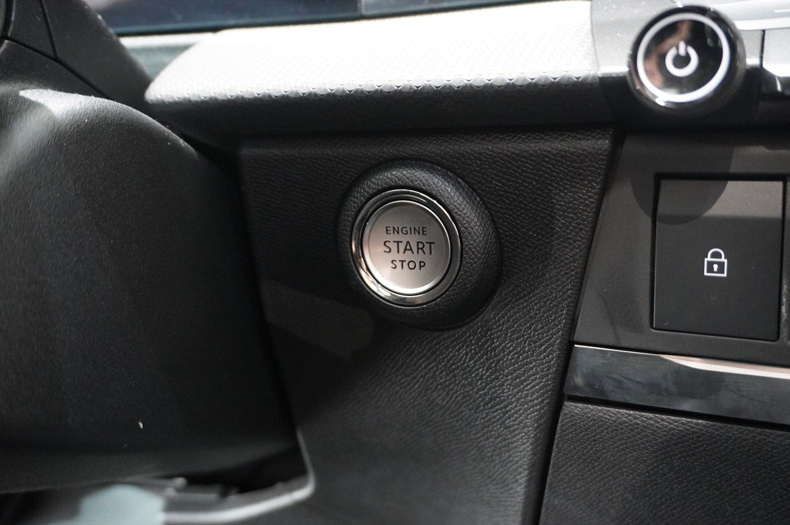 Fahrzeugabbildung Opel Astra L ST 1.2T GS SPORT NAVI/LED/360°/PANO/HUD