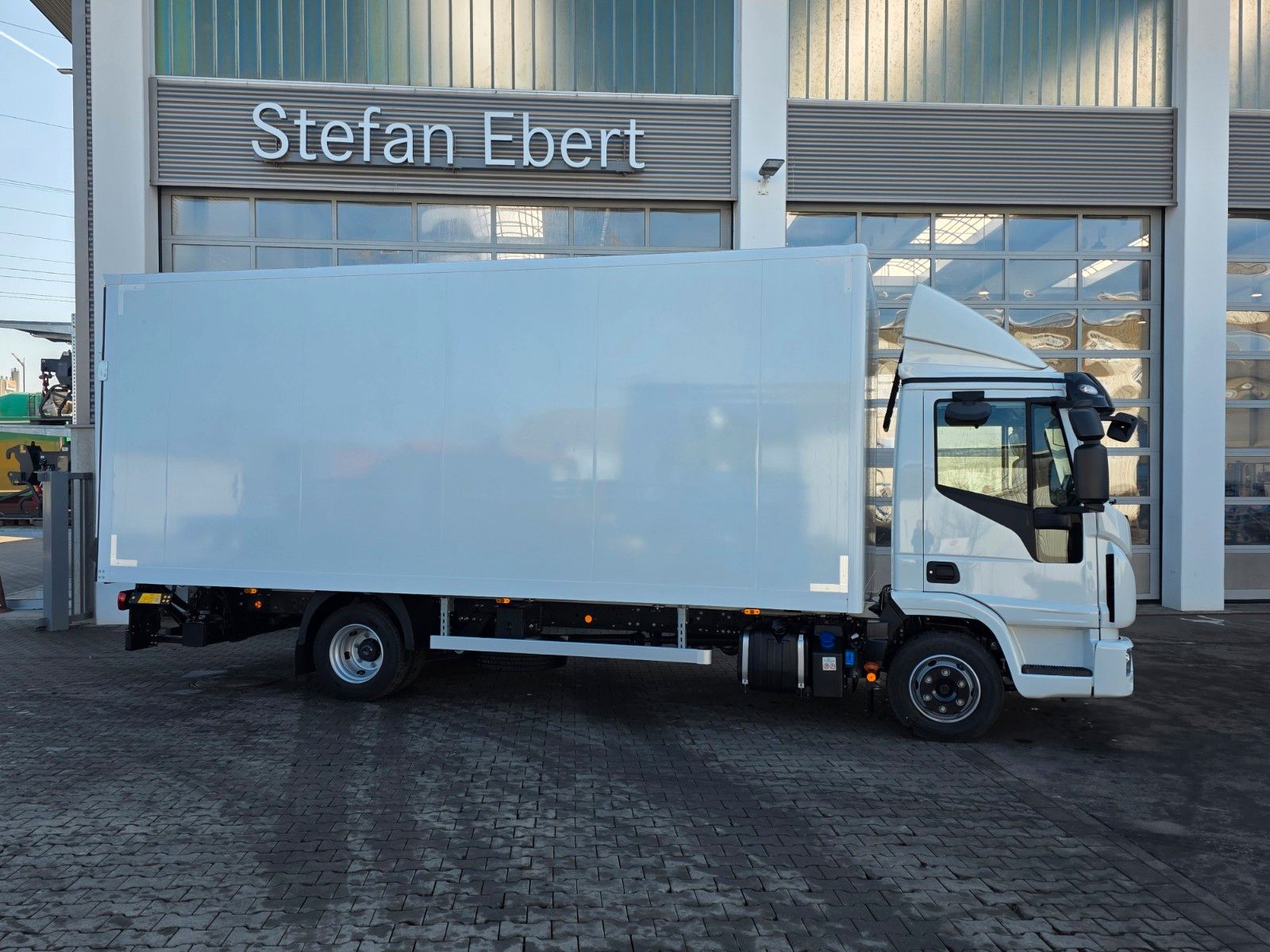 Fahrzeugabbildung Iveco Eurocargo 80E21 Koffer LBW