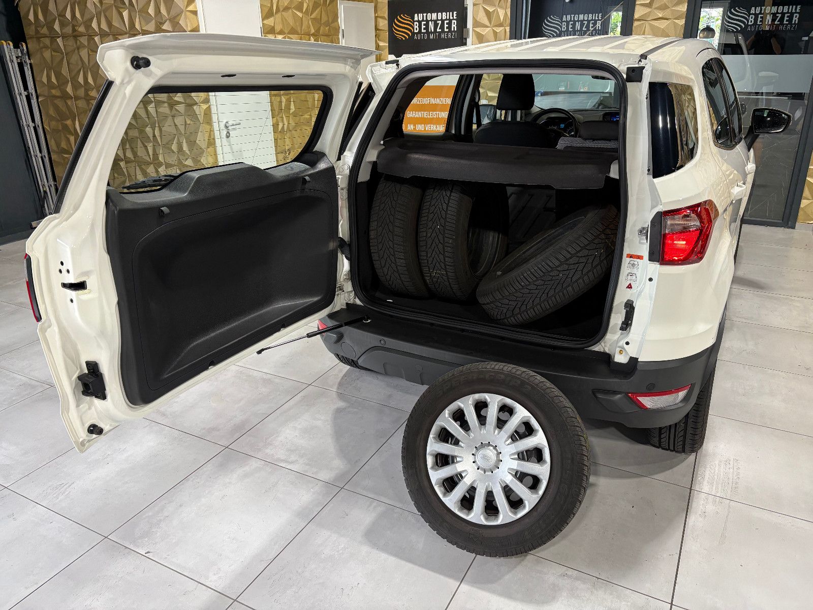 Fahrzeugabbildung Ford EcoSport Trend/8-FACH&SHZ/KLIMA/NAVI/PDC