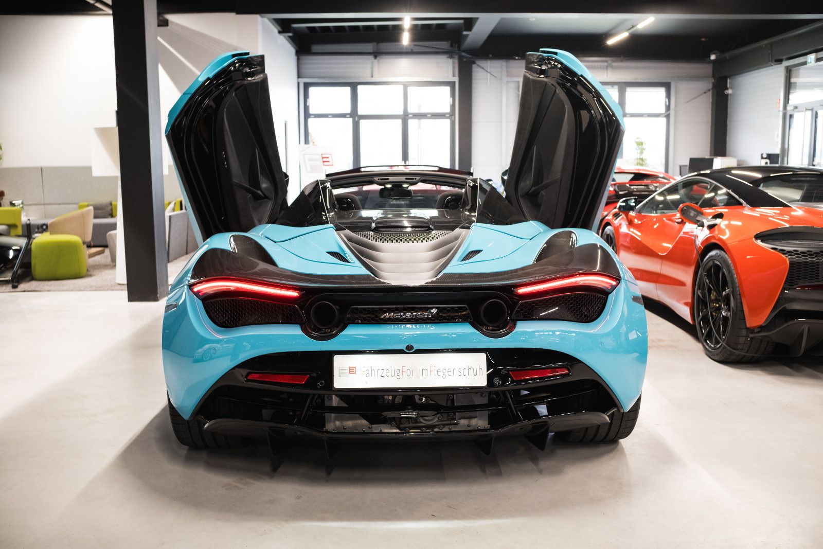 Fahrzeugabbildung McLaren 720S-B&W-McLaren Performance Plus Pack-Steuer!