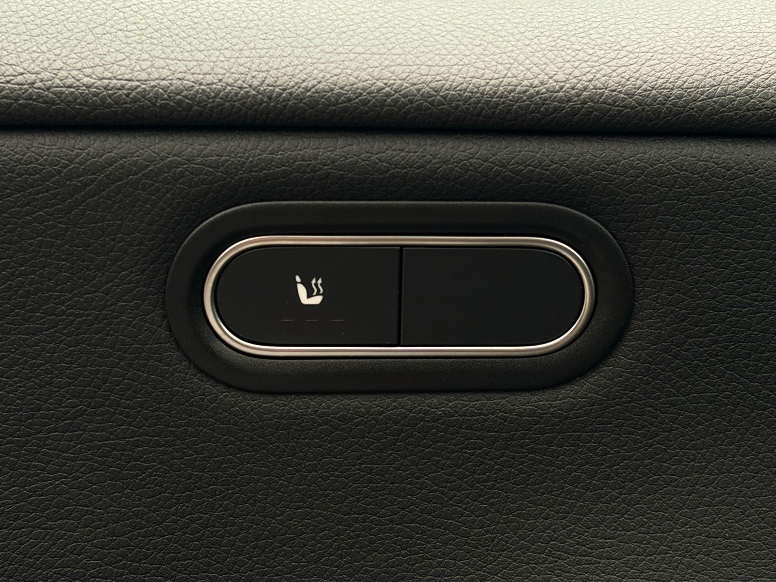 Fahrzeugabbildung Mercedes-Benz CLA 180 SB SHZ LKA TEMP MBUX Navi Wifi CarPlay