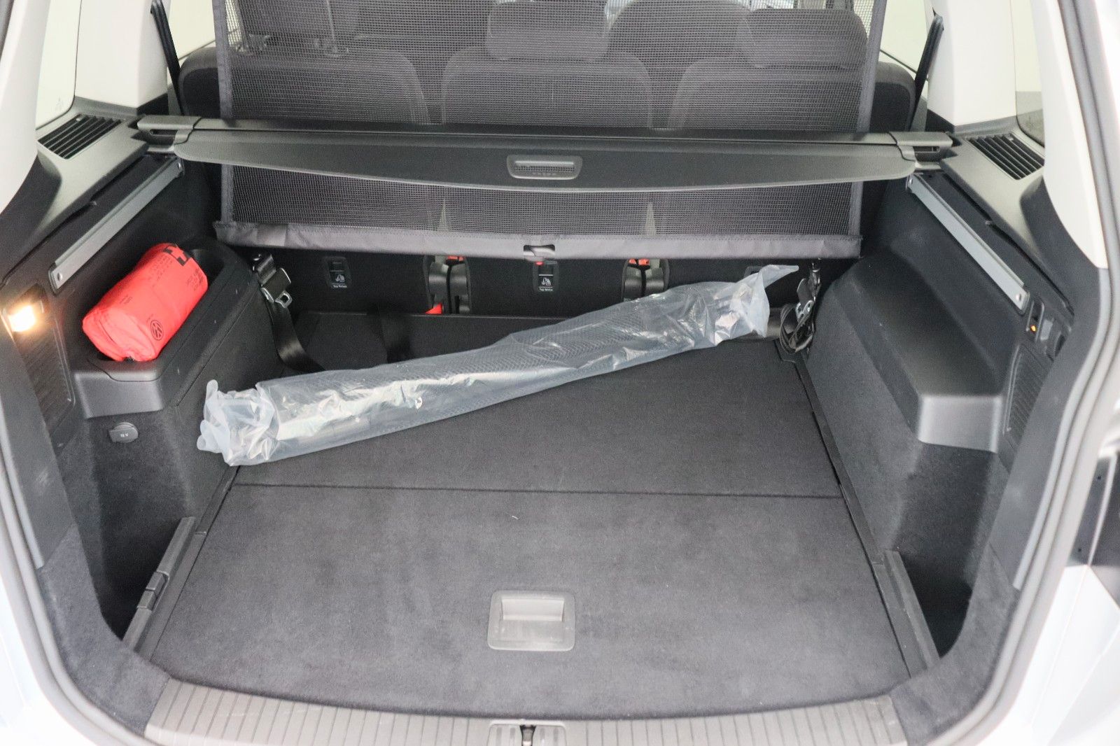 Fahrzeugabbildung Volkswagen Touran Active DSG AHK LED ACC Kamera