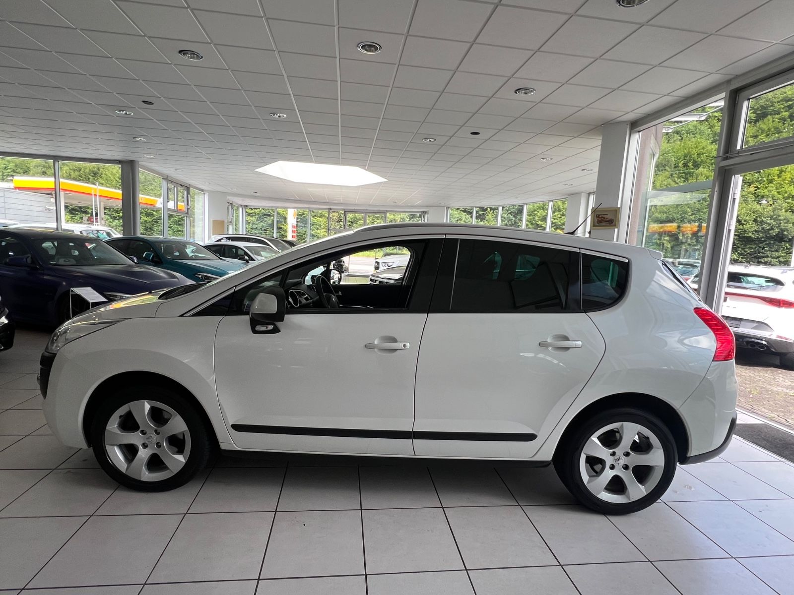 Fahrzeugabbildung Peugeot 3008 Business-Line Automatik