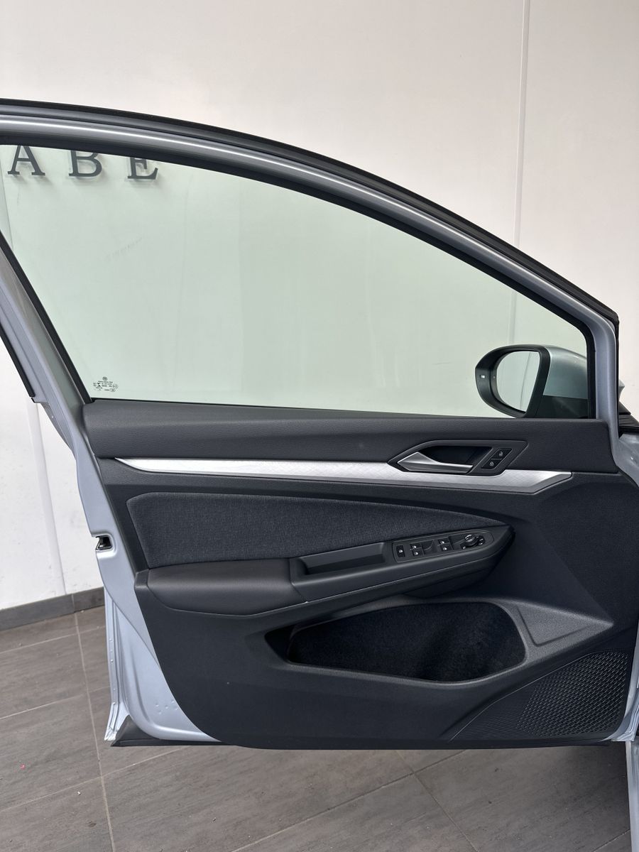 Fahrzeugabbildung Volkswagen Golf Variant 2.0 TDI Life+NAV+LED+ACC+KAMERA+SHZ