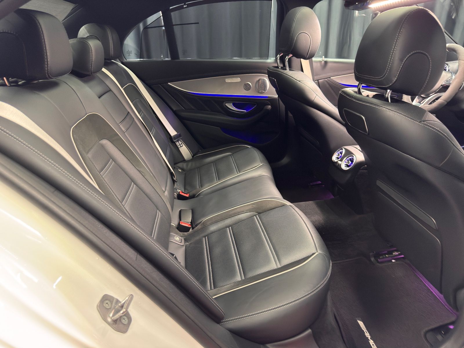 Fahrzeugabbildung Mercedes-Benz E 63 S AMG 4Matic+|AMG DRIVER|BURMESTER|TV|VOLL