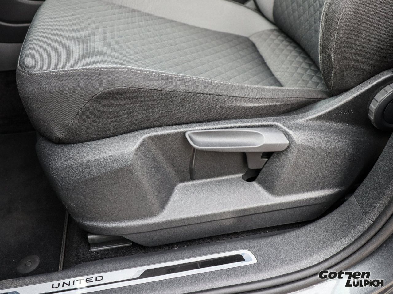 Fahrzeugabbildung Volkswagen Tiguan 1,5TSI Comfot. UNITED Navi Winter-Paket