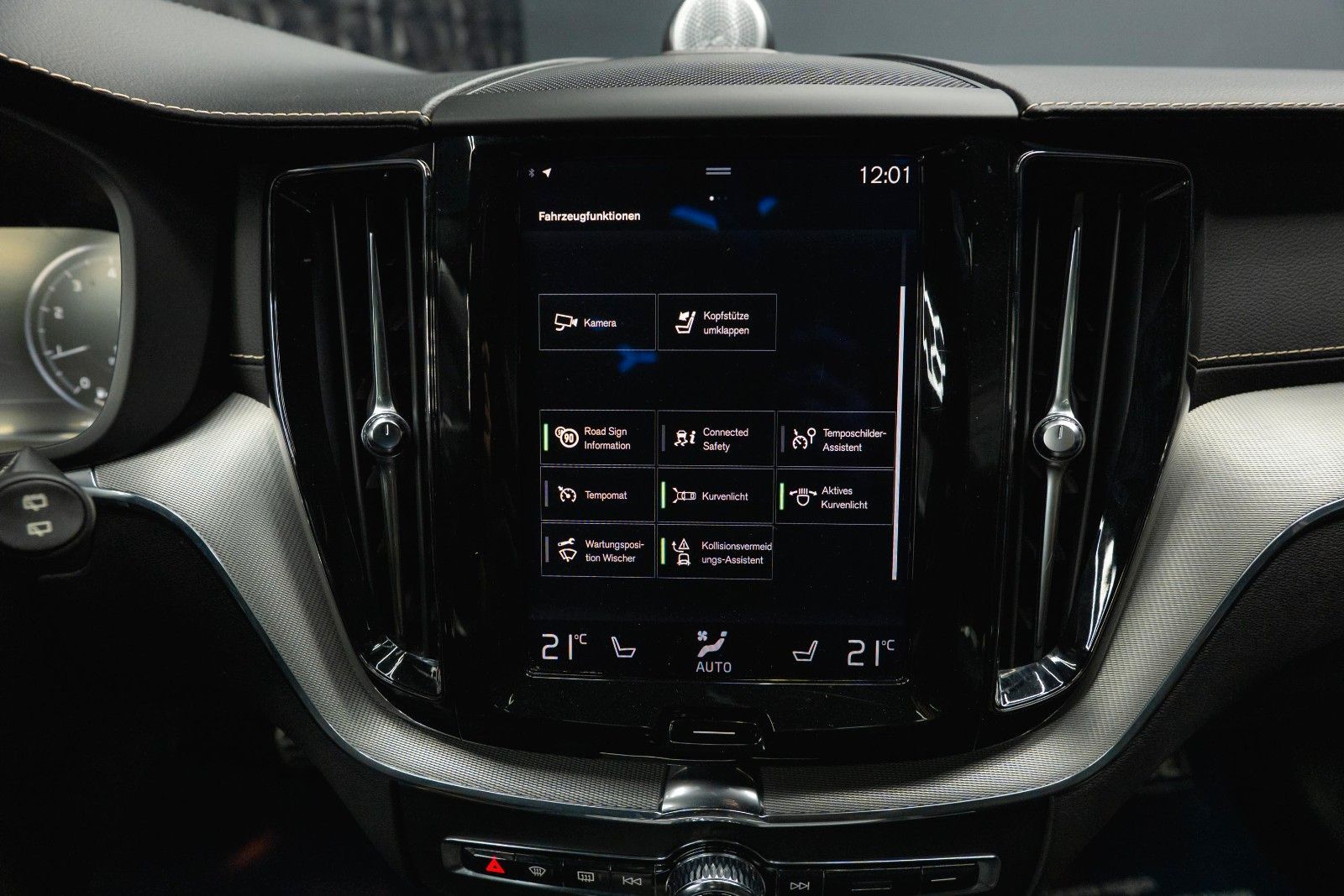 Fahrzeugabbildung Volvo XC60 R Design AWD | ACC | Pano | B&W | LED | 21`