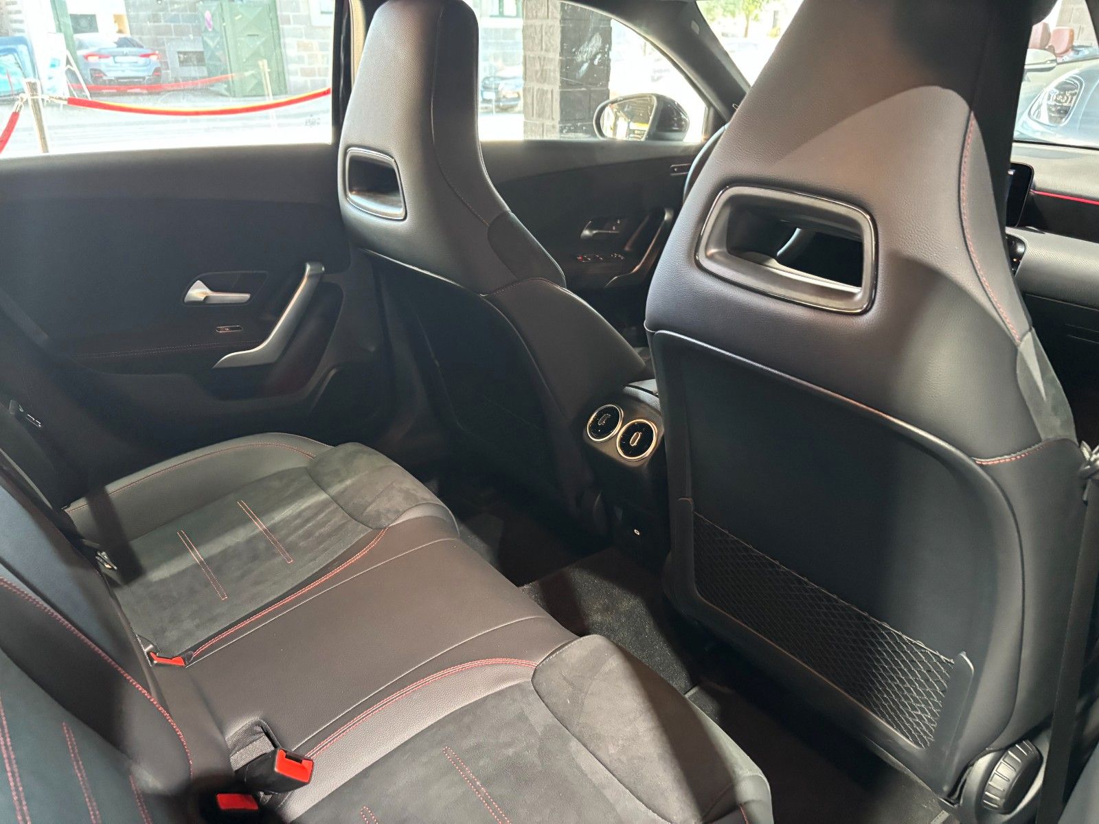 Fahrzeugabbildung Mercedes-Benz A 200 //AMG-LINE//MBUX//AMBIENTE/KAMERA/SHZ/NAVI