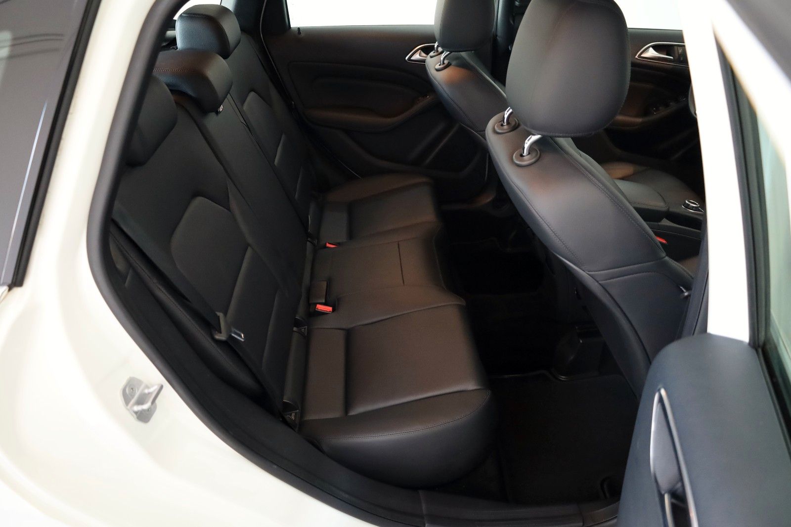 Fahrzeugabbildung Mercedes-Benz B 180 Leder,Navi,Xenon,SH,PDC,SR+WR