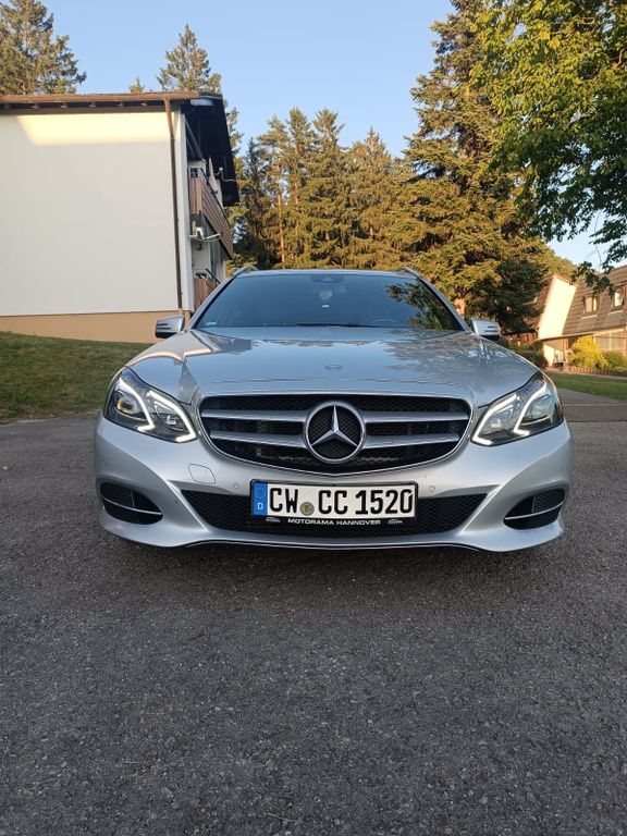 Image of Mercedes-Benz E 220
