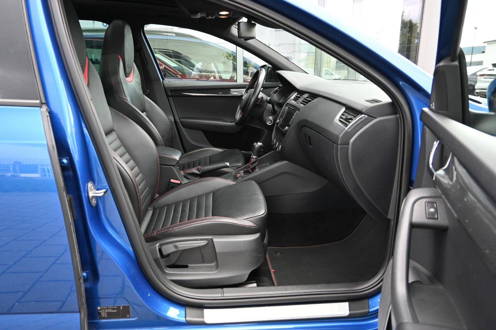 Fahrzeugabbildung SKODA Octavia 2.0 TDI Green tec DSG RS Combi °AHK°STHZ