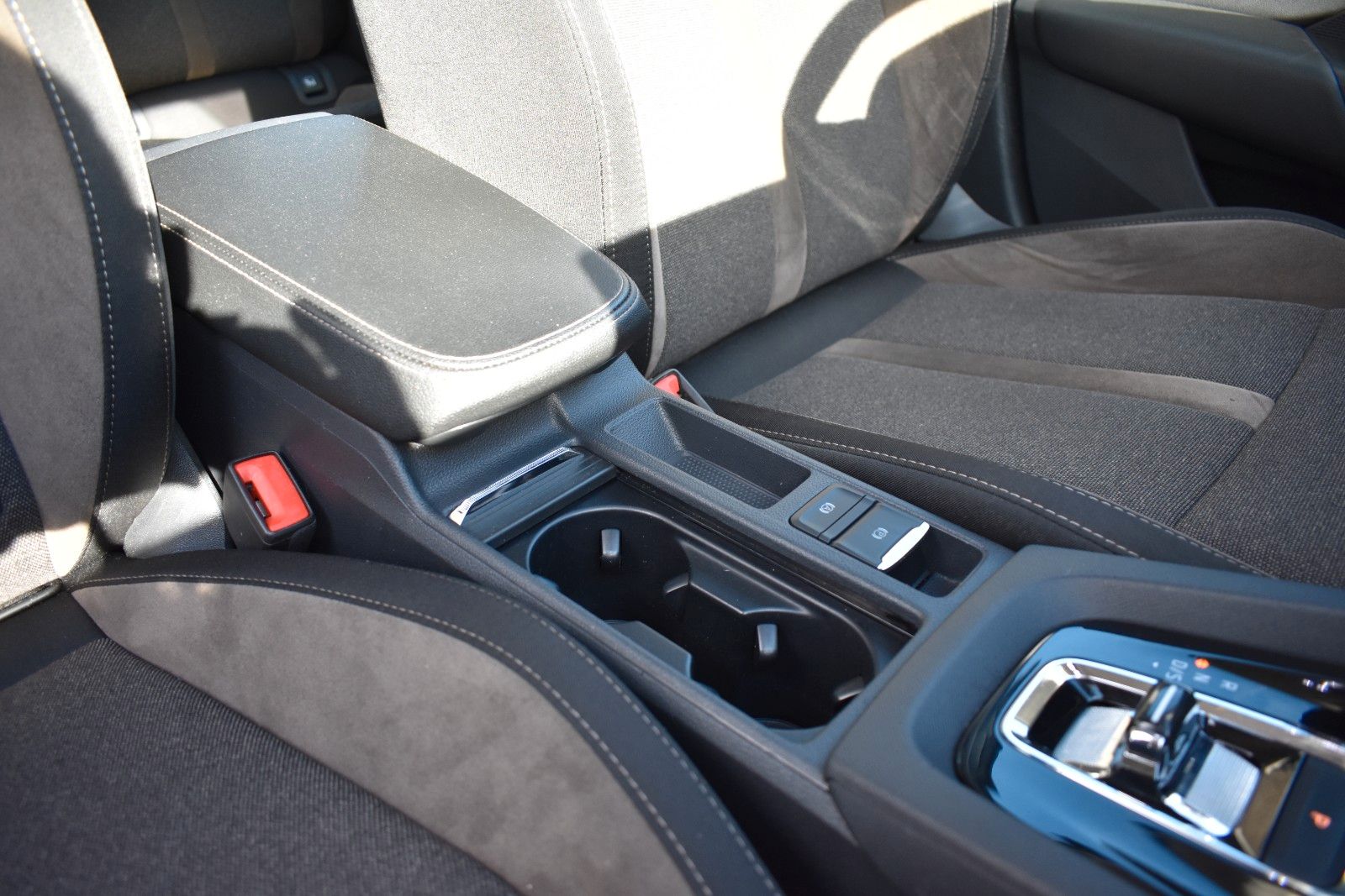 Fahrzeugabbildung SKODA Octavia Combi Scout 4x4/KEYLESS/HUD/AHK/LED