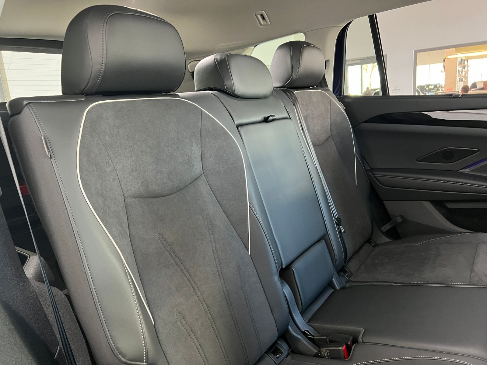 Fahrzeugabbildung Volkswagen Tayron Elegance 1.5 eTSI DSG *AHK, LED, 7-Sitze,